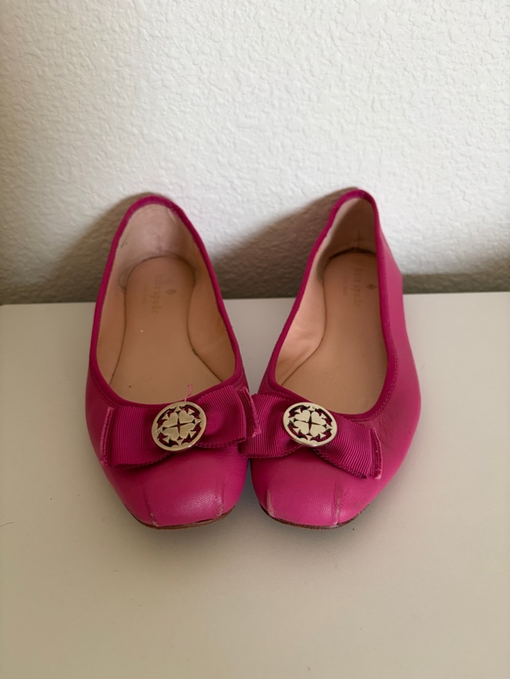 Kate Spade Vintage Women's Pink Bow Ballet Flats with Gold Emblem - Picture 1 of 5